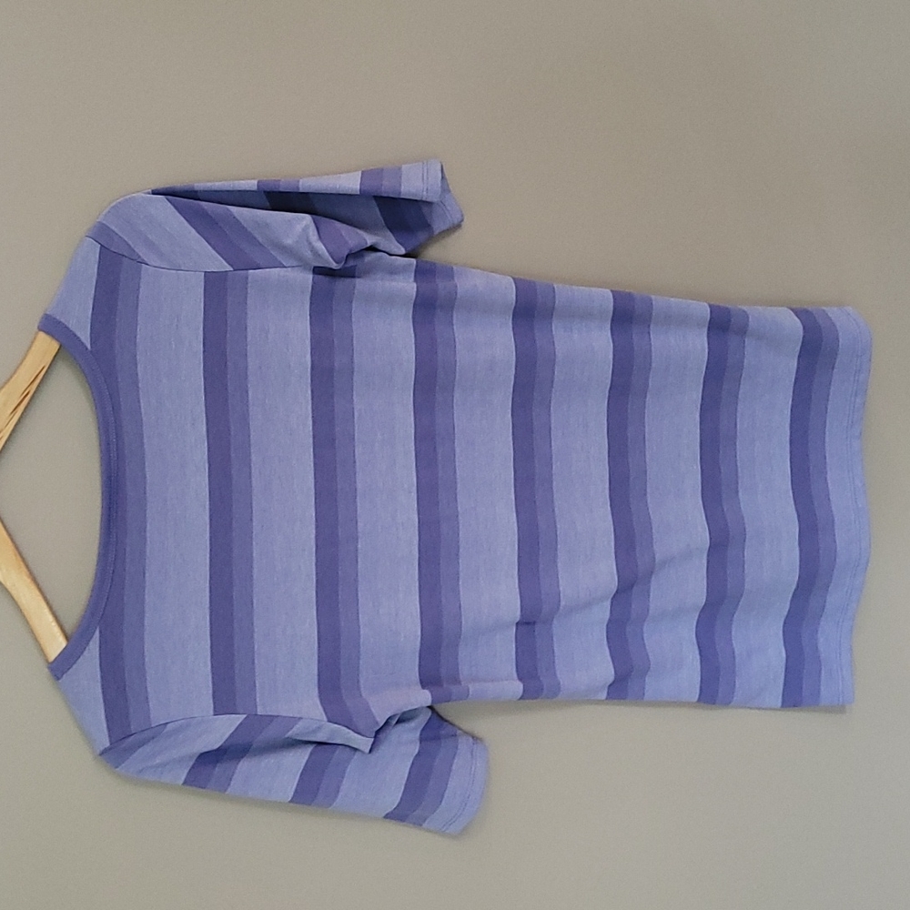 Purple Lularoe tee - Picture 4 of 4